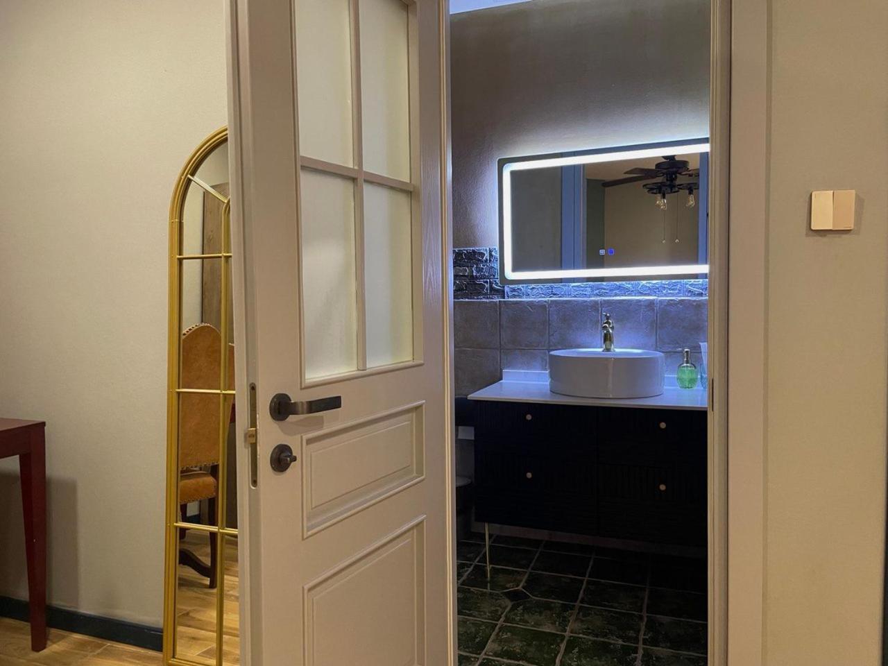 Apart Hotel Console Тбилиси Экстерьер фото